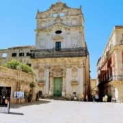 2560px-Piazza_Duomo_Siracusa Соборная площадь (Piazza Duomo)
